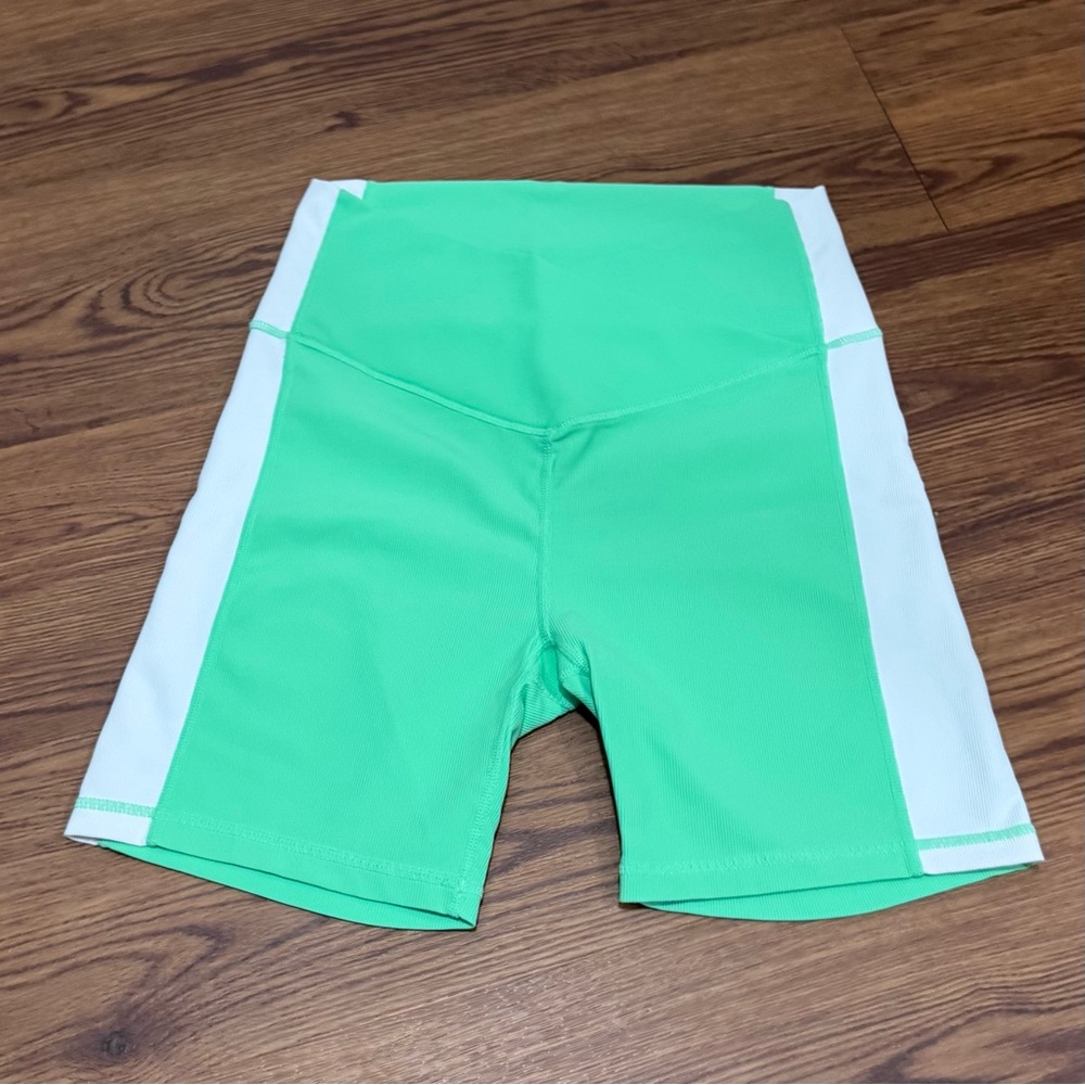 Wilo the label L Green and White Athletic Bike Shorts